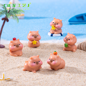 Adorable peluche de capibara abrazando a una tortuga, accesorio decorativo DIY, micro-paisaje, pequeño adorno de escritorio - Product Image 1