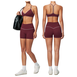 Conjunto de yoga de <span class=keywords><strong>2</strong></span> piezas para mujer con costuras en contraste: sujetador deportivo con espalda en <span class=keywords><strong>Y</strong></span> <span class=keywords><strong>y</strong></span> shorts de ciclista de cintura alta con efecto fruncido para gimnasio <span class=keywords><strong>y</strong></span> entrenamiento. - Product Image 1