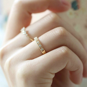 Anello con Design Floreale Traforato, Anello Impilabile per Donne - Product Image 4