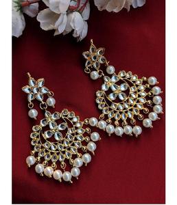 Boucles d'oreilles pendantes ethniques modernes en alliage avec perles, design artistique en pierre, ajustement confortable pour les tenues festives, bijoux de mariée, style de fête - Product Image 1