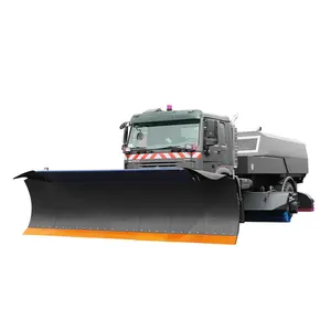 En hiver neige lourde brosses balayeuse camion de nettoyage aéroport enlever route neige nettoyeur