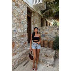 ชุดบอดี้สูทลายดอกไม้สีดำแต่งหน้าต่างโปร่งพร้อมผ้าถักตกแต่งด้วยลูกไม้ - Product Image 1