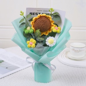 Bouquet di girasoli all'uncinetto fatto a mano, bouquet di fiori all'uncinetto personalizzato per la <span class=keywords><strong>festa</strong></span> <span class=keywords><strong>della</strong></span> <span class=keywords><strong>mamma</strong></span> - Product Image 2