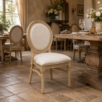 Chaises de salle à manger en bois à dossier médaillon naturel, chaises Louis élégantes et rembourrées pour banquets de mariage français et restaurants