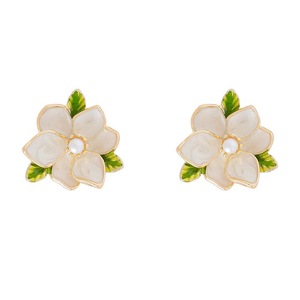 Boucles d'oreilles créatives vintage en forme de fleur blanche avec perles, plaquées or, pour femmes - Product Image 5