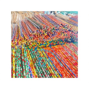 Palos de Escoba de Madera Coloridos con Diseño Floral, Cerdas Suaves, Mango Ligero para Limpieza de Jardín, Diseño Creativo - Product Image 1