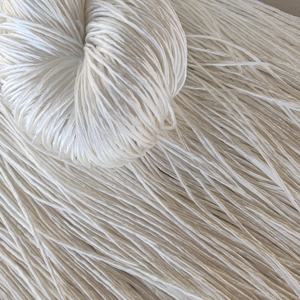 Пряжа лотоса 100% нитей шелка 400 м/100 г Моток пряжа 4 нм конус Роскошная пряжа белая блестящая Высокое качество для вязания ручных ткачей - Product Image 1