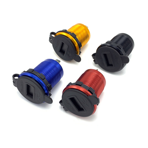 Cargador de Coche USB Doble de Aluminio de 12V para Teléfono Móvil, Adaptador de Cargador de Coche USB con Voltímetro QC 3.0 - Product Image 6