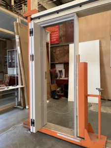 Portes pliantes <span class=keywords><strong>en</strong></span> bois de haute qualité personnalisées <span class=keywords><strong>en</strong></span> usine pour l'intérieur du salon de la maison <span class=keywords><strong>2</strong></span> panneaux de peinture portes intérieures <span class=keywords><strong>en</strong></span> accordéon <span class=keywords><strong>en</strong></span> bois - Product Image 6