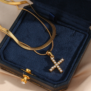 Collana con Catena a Spina di Pesce a Doppio Strato Placcata <span class=keywords><strong>Oro</strong></span> 18K Stile Vintage con Ciondolo Iniziale in Perla <span class=keywords><strong>d</strong></span>'Acqua Dolce - Product Image 5