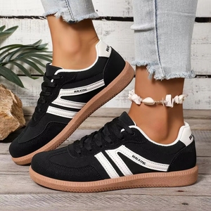 <span class=keywords><strong>Sneakers</strong></span> da Donna Trendy 2026 - Vendita all'Ingrosso di Scarpe Casual Retrò con Logo e Piattaforma in Bianco e Nero - Product Image 1