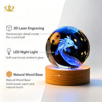 Boule de cristal 3D gravée au laser avec axolotl, veilleuse avec base en bois LED, sphère en verre, décoration d'intérieur, cadeau pour les amoureux des animaux et des aquariums