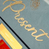 2026 Luxuriöse Deko-Samtgeschenkbox - Hochzeits-Sweetheart-Geschenkbox mit Retro-Goldgravierten Rosen als Geschenkbox