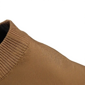 T-shirt en tricot à manches courtes pour homme, couleur kaki, col rond, bordure contrastée rayée, coupe décontractée - Product Image 4
