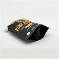 Pochette souple personnalisée noire mate avec bec verseur, emballage alimentaire étanche pour bouillon de bœuf et soupes liquides