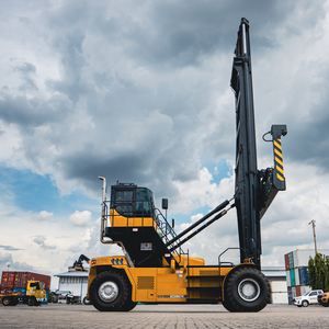 Heavy Duty XCH907K 9 Ton Gestor de contenedores vacíos Apilador de alcance móvil para uso en puertos y almacenes - Product Image 6