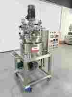 Cuve de mélange et d'émulsification automatique à vide à cisaillement élevé en acier inoxydable Cosmati 30-50L avec moteur pour crèmes