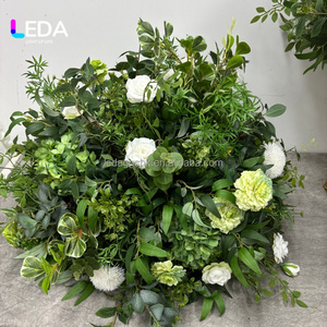 Bola de Flores Artificiales de Seda LEDA Hecha a Mano de 60 cm (2 pies) con Rosas Mixtas y Follaje, Centro de Mesa para Bodas y Decoración de Eventos - Product Image 3