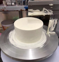 Machine automatique améliorée pour l'étalement, la décoration et le lissage de la crème et de la glaçage sur les gâteaux d'anniversaire ronds