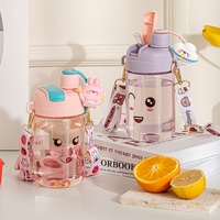 Bouteille d'eau en plastique pour enfants avec paille, motif dessin animé, grande tasse portable pour garçons et filles, gourde de sport d'été pour activités de plein air