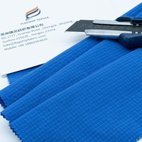 Tissu UHMWPE extensible 74GSM, tissu nylon Ripstop anti-coupure confortable pour veste et pantalon d'extérieur