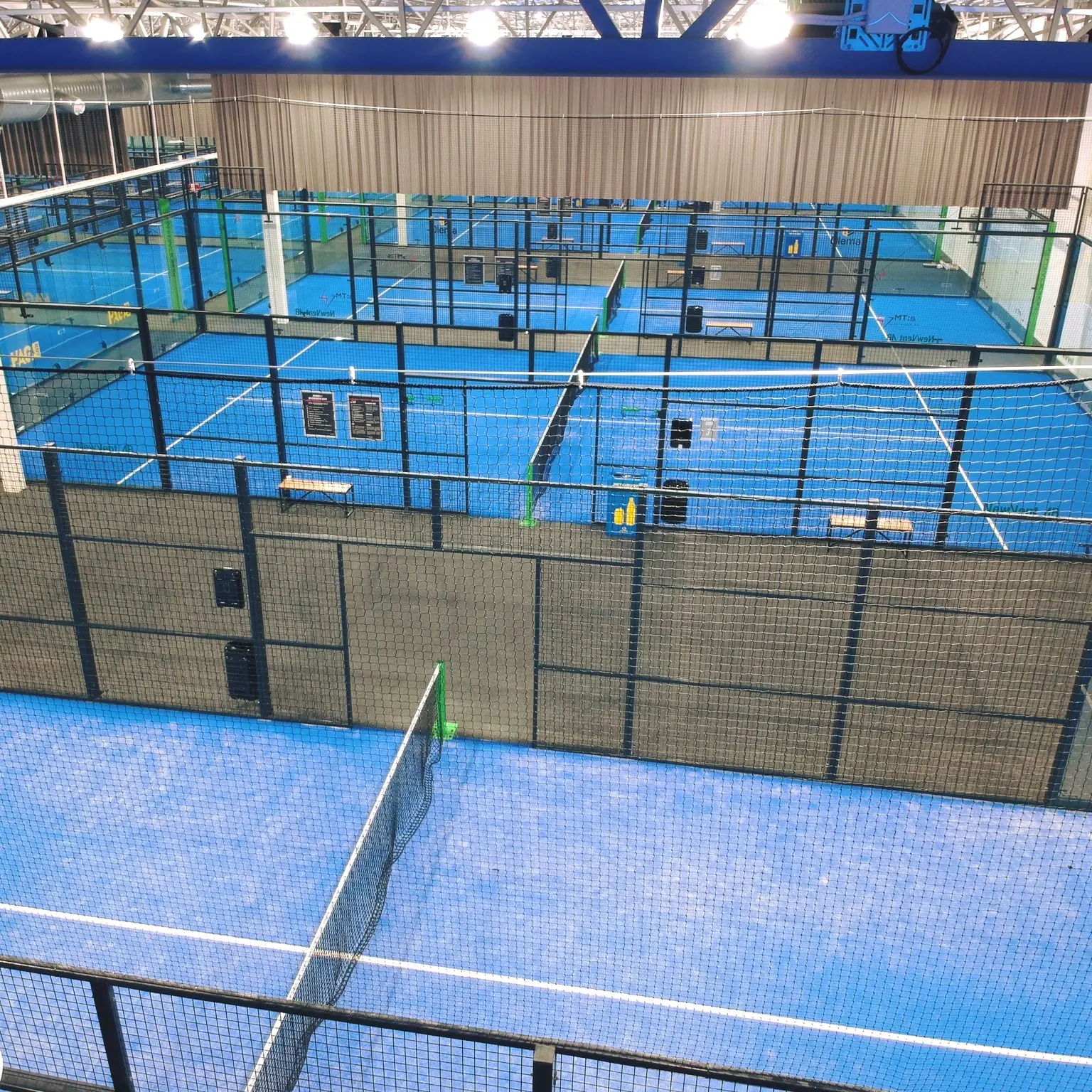 Outdoor Badminton Hof Lijnen Staal Glas Hof Synthetische Plastic Padel Turf