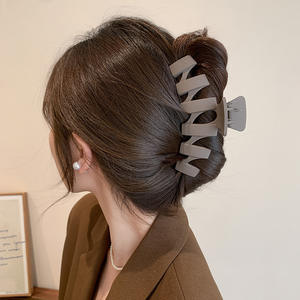 กิ๊บติดผมรูปปลาฉลามขนาดใหญ่ระดับไฮเอนด์สไตล์เกาหลีใหม่2025ที่หนีบผมแบบหลายขดลวดพร้อมที่หนีบโลหะผสม - Product Image 3