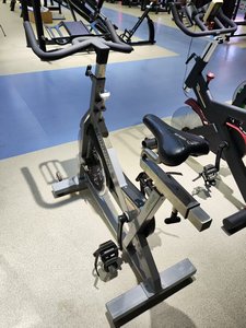 Commercial et Home Gym Vélo Formation Cardio Ultra Stationnaire <span class=keywords><strong>Spinning</strong></span> Bike Fitness Spin Cyclisme Machines pour Musculation - Product Image 2