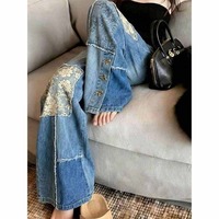 Nouveau Pantalon Large en Jean de Coton Désstructuré avec Patchwork, Broderie Florale Chic à la Française, Bleu, pour Femme - Collection Été 2026 (Vente en Gros)