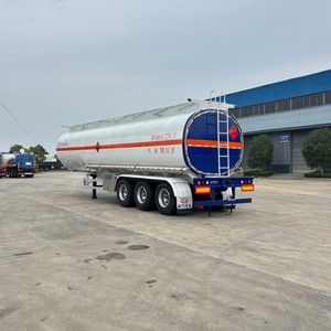 Semirremolque Cisterna de Combustible de 45M3 de Aleación de Aluminio y Acero Inoxidable para Transporte de Petróleo y Diésel - Product Image 4
