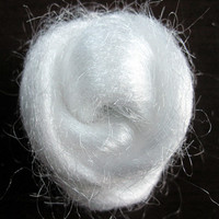 Hilo de Fantasía de Nylon 6, Tipo Alpaca de Angola, Tipo Mohair de Pelo de Conejo, 15D 65mm, Blanco Crudo Mate, Retardante de Llama, para Hilado