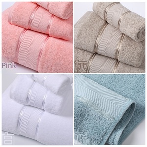 Asciugamano in <span class=keywords><strong>Puro</strong></span> <span class=keywords><strong>Cotone</strong></span> Spesso e Morbido con Motivo Jacquard a Coda di Pesce, Tinto in Seta Brillante, per Viso, Bagno e Regalo - Product Image 3