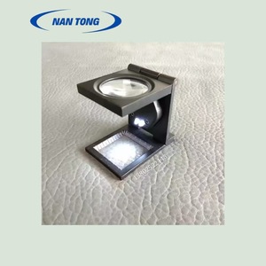 Lupa Plegable Nantong con Lente de 75 mm y 2 Luces LED para Accesorios de Imprenta - Product Image 2