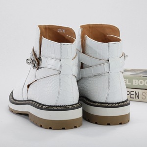 Botines blancos 100% piel de cocodrilo, punta redonda, correa con hebilla, plataforma, suela de goma antideslizante, estilo otoño e invierno - Product Image 2