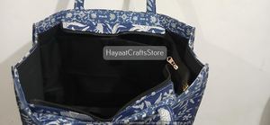 Sac fourre-tout léger en coton indien imprimé à la main pour femme, sac à bandoulière tendance avec fermeture magnétique, idéal pour l'été et le shopping - Product Image 2