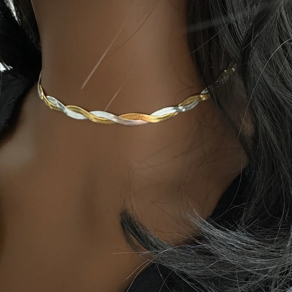 Gioielli di moda senza appannamento impermeabile placcato oro 18K in acciaio inossidabile doppio strato croce serpente catene piatte collana YF3532