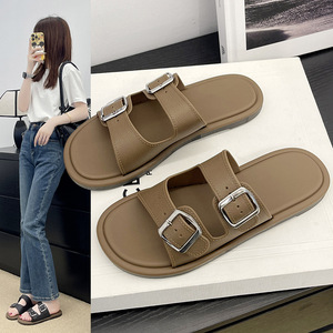 Zapatos de playa de suela blanda, versátiles y a la moda, para usar con pantuflas planas informales para mujer. - Product Image 4