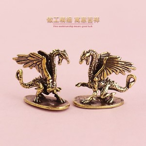 เครื่องประดับทองเหลืองรูปไทรเซราทอปส์ <span class=keywords><strong>มังกร</strong></span>ปีศาจผู้ยิ่งใหญ่ <span class=keywords><strong>มังกร</strong></span>บินน้อย งานแกะสลักทองเหลืองโบราณขนาดเล็ก ของตกแต่งโต๊ะน้ำชา ของตกแต่งขนาดเล็ก - Product Image 1