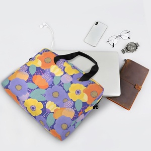 Housse de protection portable en polyester pour ordinateur portable 16 pouces, design personnalisé motif floral, étanche et fine - Product Image 5