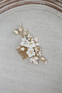 Fancy Small White Clay Flower Gold Leaves High Quality Rhinestone Bridal <strong>Hair</strong> Comb Handmade <strong>Floral</strong> <strong>Hair</strong> <strong>Accessories</strong> for Wedding - Product Image 4