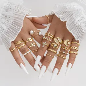 28pc/set Trendy Geometric Heart Star Leaf Snake Gold Ring Set Punk Pearl Rhinestone Stackable Rings Jewelry