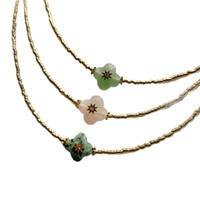 Collier d'usure quotidienne transfrontalière Niche série Yusen trèfle à quatre feuilles Design chaîne mince dorée pierre naturelle laiton