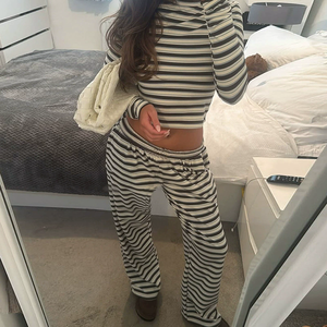 Trendy Damen bekleidung Gestreifte Langarm-Crop-Tops und Hose Zweiteiliges Jogger-Set 2-teiliges Set Trainings anzüge für Frauen - Product Image 1