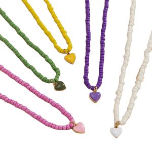 สร้อยคอลูกปัดสไตล์โบฮีเมียนแบบเรียบง่ายจี้หัวใจสร้อยคอสีลูกกวาด - Product Image 1