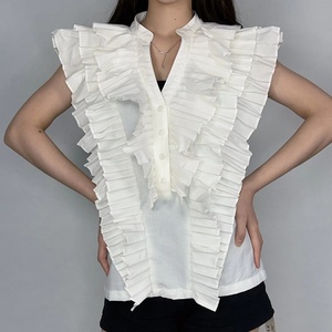 เสื้อผู้หญิง OEM แต่งระบายสีขาว ดีไซน์เสื้อเชิ้ตสีขาวแต่งระบายสุดหรู - Product Image 1