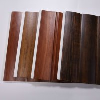 Panneaux muraux et de plafond en PVC à texture bois, motif ondulé moderne Lingrui 2026 pour la décoration intérieure de salle de bain