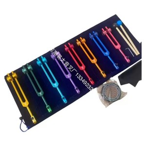 Support universel multicolore pour diapason avec perles rondes en calcédoine, diapason en améthyste naturelle et base en jade. - Product Image 3