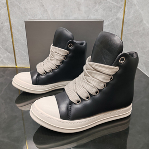 Sneakers alte vintage da uomo, di design, in pelle di agnello martellata, con suola spessa e cinturini larghi, nere - Product Image 2