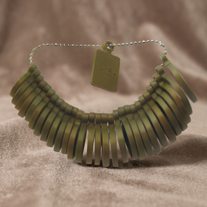 Jauge de taille de bague en plastique doré Curio S179e personnalisable, 29 tailles standard américaines (1 à 15), outils de mesure des doigts pour bijoux - Product Image 3
