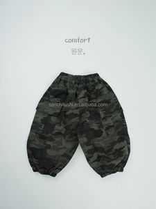 D3272 Versión coreana Ropa de primavera y otoño para niños, overoles de camuflaje, pantalones estilo rufián americano para hombres y mujeres - Product Image 3